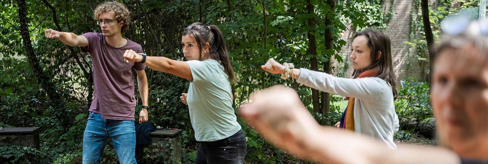 Eine Gruppe macht Qi Gong